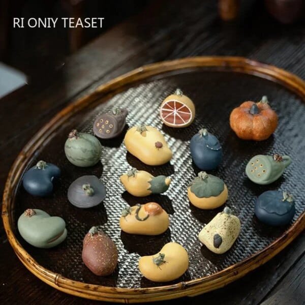 Boutique Clay Spitting Frog Tea pet Fruit Model