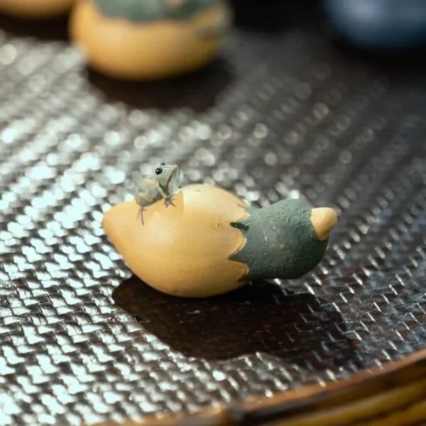Boutique Clay Spitting Frog Tea pet Fruit Model - Image 5