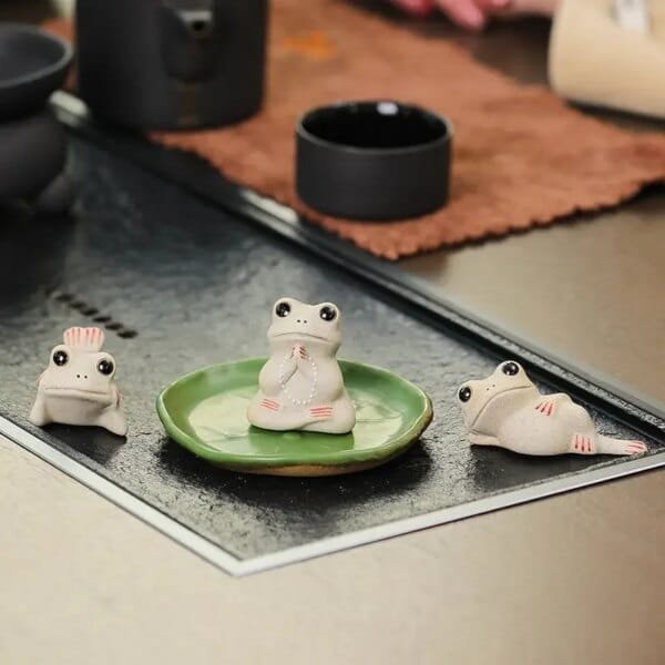 Chinese Ceramic Lucky Frog Tea Pet Ornaments