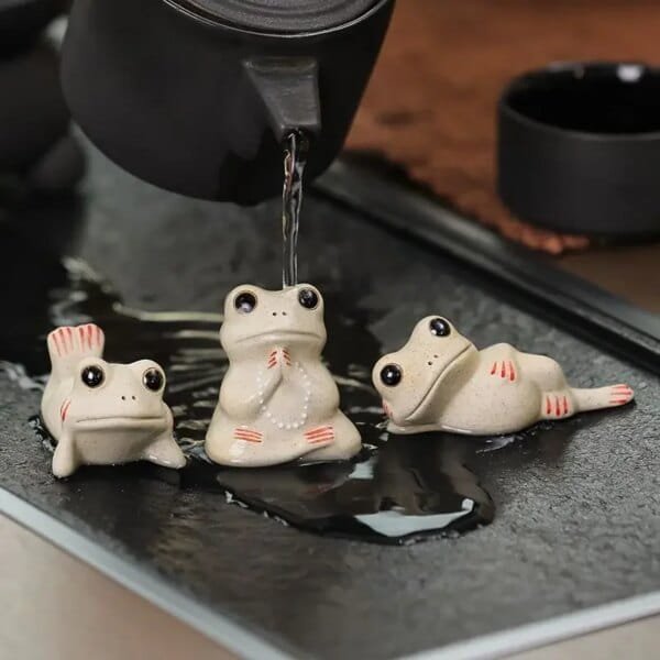 Chinese Ceramic Lucky Frog Tea Pet Ornaments - Image 3