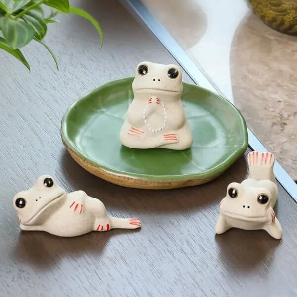 Chinese Ceramic Lucky Frog Tea Pet Ornaments - Image 2