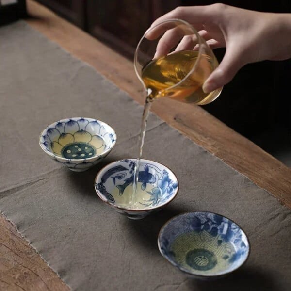 1 PCS Retro Blue and White Porcelain Cone Teacup Anti Scaling Hand-Painted Ceramic Tea Bowl Travel Meditation Cups Tea set - Image 3