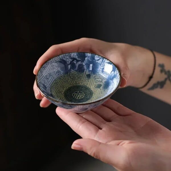 1 PCS Retro Blue and White Porcelain Cone Teacup Anti Scaling Hand-Painted Ceramic Tea Bowl Travel Meditation Cups Tea set - Image 2