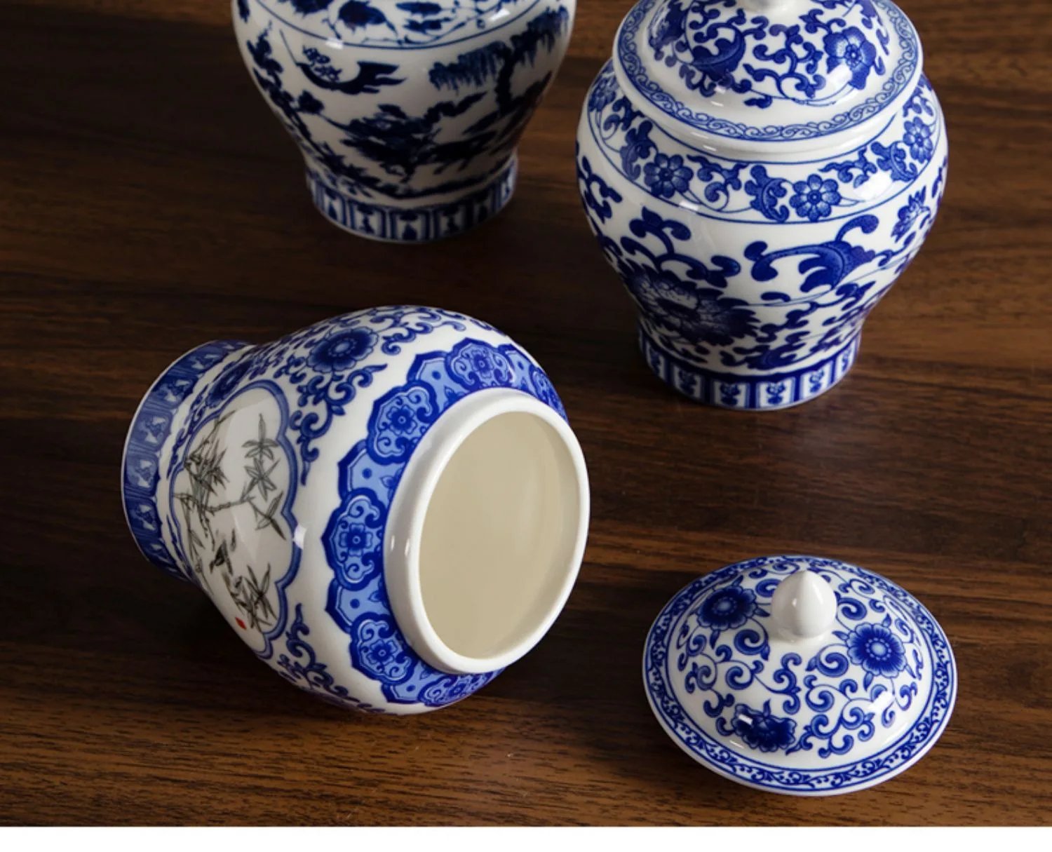 Blue and White Porcelain General Jar Tea Canister Sealed Ceramic Storage Jar with Lid Desk Decoration Candy Pots Tea Caddy