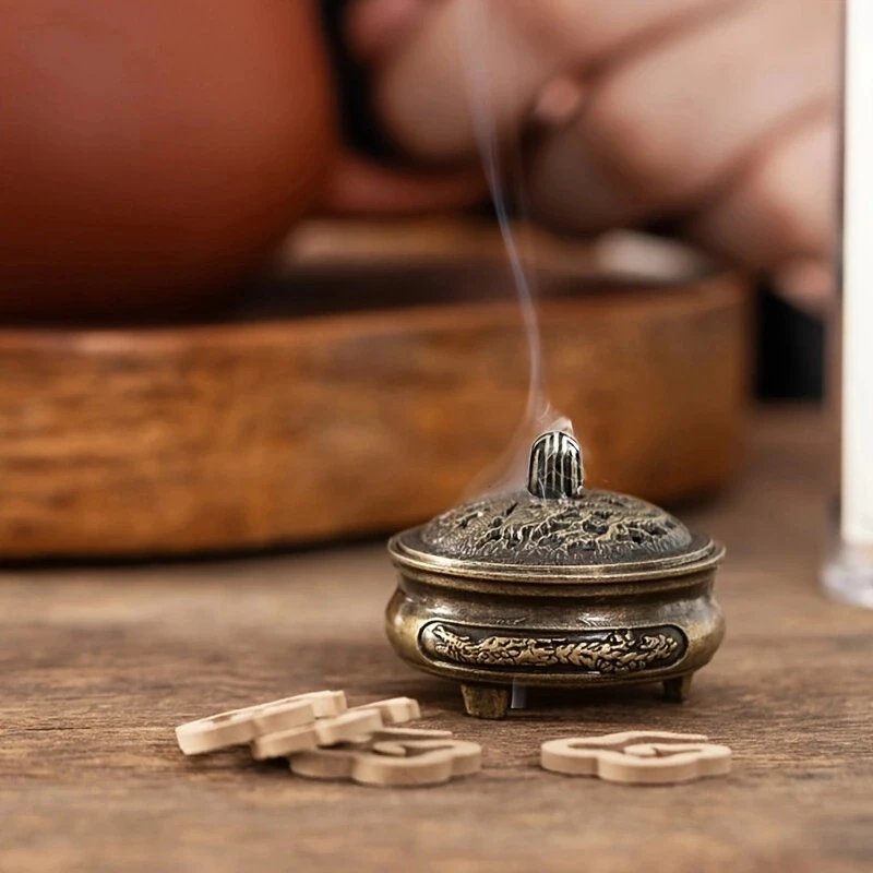 Antique brass pocket incense burner mini hollow incense ornament ancient Chinese tea table decoration dragon and phoenix