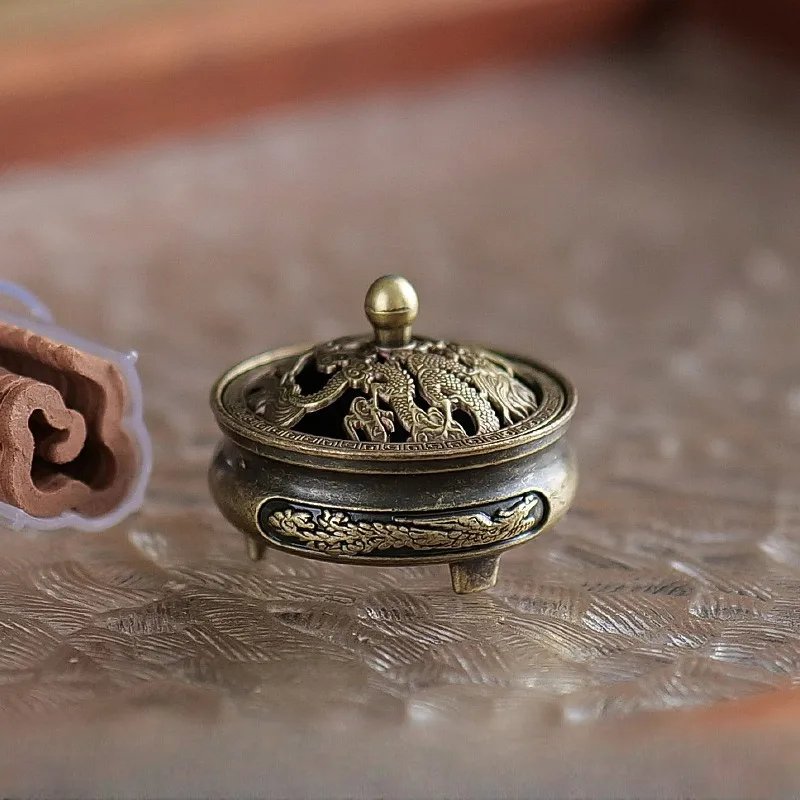 Hollow Buddhist Utensils Lotus Mini Incense Burner, Alloy Sandalwood Furnace, Palm Size Aromatherapy Stove Ornament Home Decor